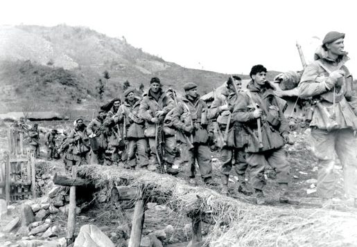 With the Canadians in Korea&nbsp;(1952)