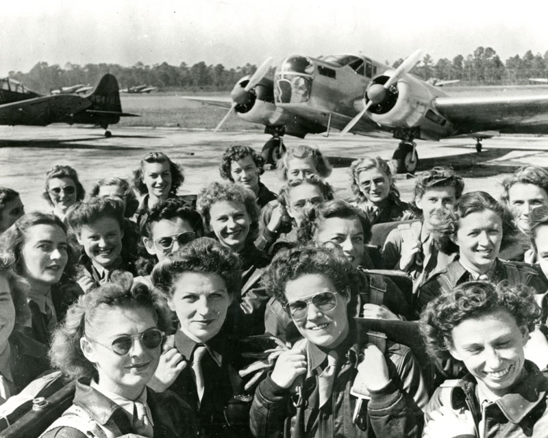 Silver Wings/Flying Dreams: The Complete Story of the Women’s Airforce Service Pilots&nbsp;(2015)