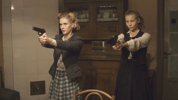 Spies (2013): S01E12